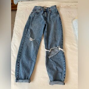 Abercrombie “ the 80’s mom HIGH RISE “ love the curve pants size 27(4)